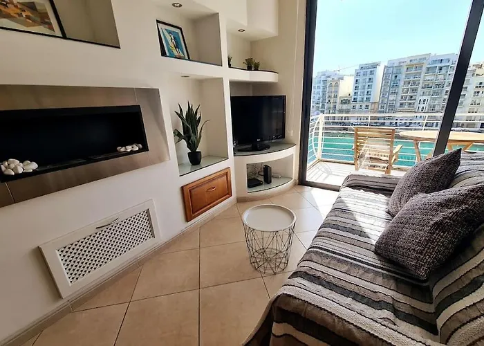 Seaview 2 Bedroom Ap. In Spinola *
